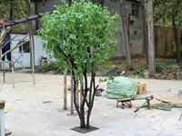 Großer Künstlicher Ficus-Baum für Innenräume, Dekorativer Großer Künstlicher Banyan-Baum, Künstlicher Glasfaserbaum für Außenbereiche