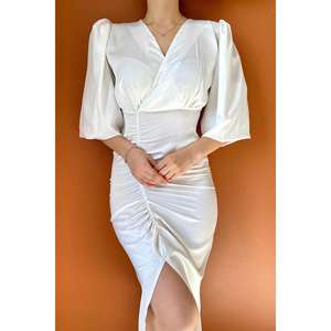 Vestido de Novia Elegante con Cuello en V de Satén Blanco al por Mayor - Product Image 1