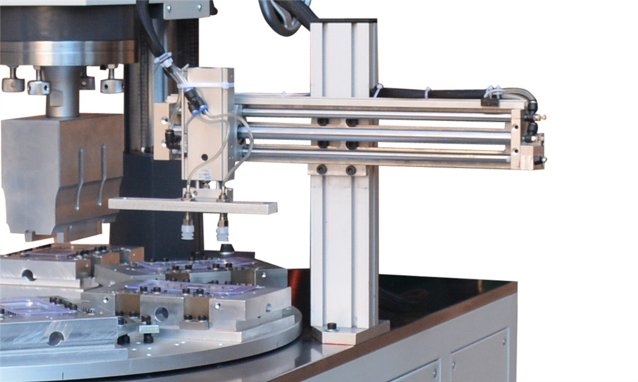 True Digital Auto-tuning 20KHz 3000W Automatic Rotary Table Ultrasonic Plastic Welding Machine with Robot Arm for Unloading