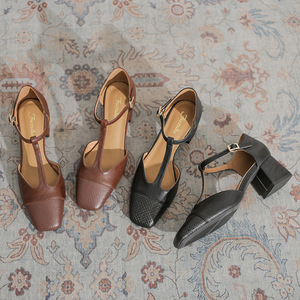 Sandalias vintage Baotou con tacón de bloque hueco y boca poco profunda, zapatos de tacón Mary Jane con tiras en T y paneles tejidos para mujer - Product Image 4