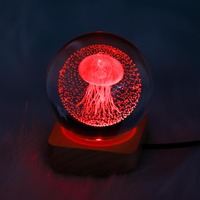 Cadeau d'anniversaire musical écologique populaire, boule de cristal en verre gravée en 3D avec base en bois, lampe de nuit LED pour enfants