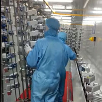 Ligne de peinture automatique pour étuis de téléphone à séchage UV 99% Machines de revêtement des métaux à rendement