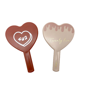 Specchio compatto tascabile tenuto in mano cosmetico cosmetico portatile a forma di cuore di bellezza sveglia - Product Image 2