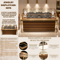 Ensemble de vitrines à bijoux autoportantes personnalisées, vitrine centrale haute en verre avec comptoirs d'exposition latéraux et supports sur pied