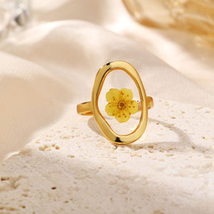 <span class=keywords><strong>Anillo</strong></span> de flores secas para <span class=keywords><strong>mujer</strong></span> PVD <span class=keywords><strong>oro</strong></span> Acero inoxidable redimensionable asimétrico estilo fundido marco resina sellada <span class=keywords><strong>anillo</strong></span> de flor amarilla Natural - Product Image 2