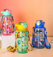 Bouteille d'eau en plastique avec couvercle à bec verseur et sangle réglable, gourde anti-fuite pour enfants pour l'école et les activités sportives en plein air