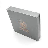 Boîte d'emballage cadeau écologique en chocolat de luxe en relief DHP fabricant logo personnalisé papier rigide fermeture magnétique aliments pour bébés