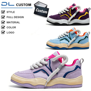 Zapatillas de <span class=keywords><strong>skate</strong></span> personalizadas de gamuza multicolor de caña baja unisex con costuras curvas, cordones gruesos, soporte de arco casual y transpirables CE - Product Image 1