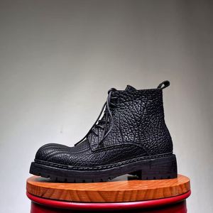 Bottes à lacets pour hommes en cuir de buffle faites à la main avec larges sangles, talons hauts, semelles épaisses, style sombre, chaussures tendance pour l'hiver et l'automne - Product Image 3