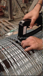 La machine à pinces de fil de rasoir à haute efficacité M87 Foshan a fabriqué des agrafes industrielles pour l'installation de clôtures en fil de rasoir - Product Image 4