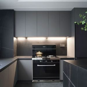 ตู้ครัวไม้แข็งครบชุดสำหรับการออกแบบห้องครัวที่หรูหรา - Product Image 1