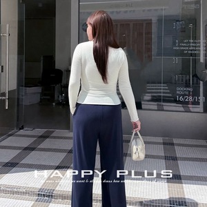 Top de punto para mujer Happy Plus N9037 con cuello en V, lazo, color sólido negro y blanco, ajustado, manga larga, con etiqueta y marcas - Product Image 1