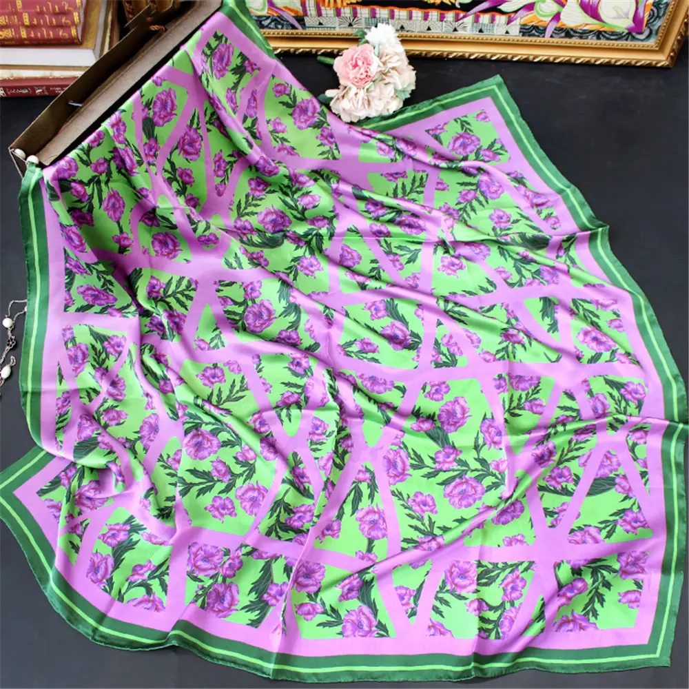 Bella sciarpa di seta di gelso 100% di lusso 106*106cm quadrata verde con fiore viola Charmeuse in raso elegante per la decorazione della signora
