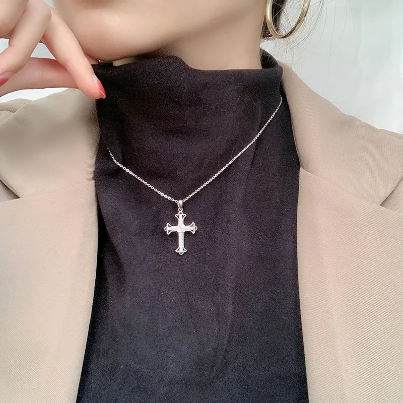 Collana accessori nuova 925 in argento sterling moissanite gioielli con ciondolo a croce collana a catena per clavicola da donna