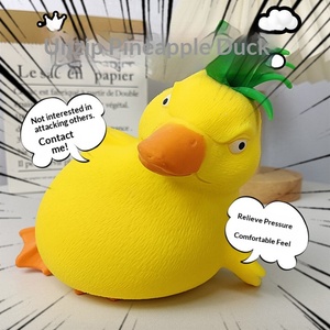 Pelota de descompresión de goma con forma de piña, pato y lala, rompecabezas musical de vibración lenta para jóvenes - Product Image 4