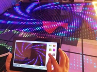 Piste de danse LED numérique magnétique blanche à installation rapide pour mariages et événements