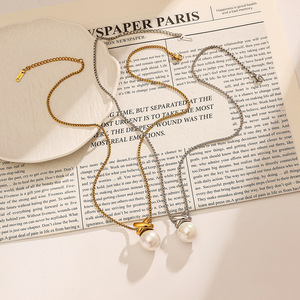 Collar de acero inoxidable y titanio con perlas de imitación redondas y diseño geométrico para uso diario de mujer - Product Image 3