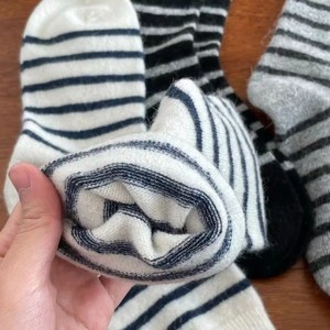 Chaussettes en coton épais pour femmes, mi-mollet, rayées, hiver, automne, couleur unie, style rétro, blanc, noir, gris - Product Image 1