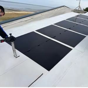 แผงโซลาร์เซลล์แบบยืดหยุ่นสั่งทำพิเศษ 140W 145W 160W สำหรับหลังคาที่มีโครงสร้างอ่อนแอ นำหน้าด้วยโมดูลโมโน HJT 145W - Product Image 1