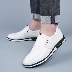 Mocassins blancs pour hommes à bout rond, à enfiler, avec doublure en maille respirante, semelle extérieure en caoutchouc, couleur unie, chaussures décontractées de conduite - Product Image 2