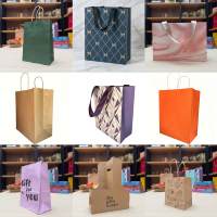 Sac en papier cartonné blanc écologique en matériaux recyclés, conception sans couture avec impression pleine surface, impression offset personnalisée, gaufrage à chaud doré