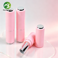Tube de rouge à lèvres vide rond rose au design populaire avec coupelle de recharge inclinée, emballage cosmétique en plastique pour rouge à lèvres et baume à lèvres en gros