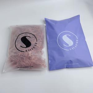 Bolsas de Envío de Poliéster Moradas Personalizadas con Logotipo Blanco - Bolsas de Envío Impermeables para Comercio Electrónico y Boutiques - Product Image 4