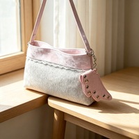 2026 Charm de sac créatif en cuir PU en forme d'aile, personnalisé, organisateur de câbles en cuir PU, porte-stylo, clip et pendentif de sac