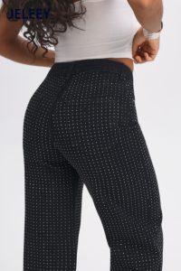 Vaqueros negros holgados y cómodos con pierna ancha, corte recto y grandes pedrerías con estampado llamativo para un look relajado - Product Image 4