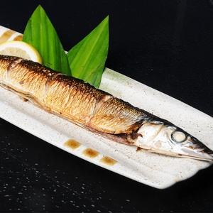 Vente en gros de poisson saury du Pacifique cuit et grillé <span class=keywords><strong>plat</strong></span> japonais personnalisé surgelé salé rôti avec emballage sous vide - Product Image 2