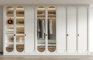 Armoire Balom personnalisable de style français moderne et classique avec <span class=keywords><strong>portes</strong></span> en verre cintrées et intégration en bois massif pour chambre à coucher - Product Image 2