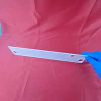 Plaque carrée en silice fondue de haute pureté sur mesure, avec trous percés, feuille de quartz doublement givrée, 92 % de transmission lumineuse pour