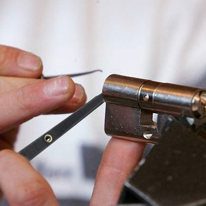 Juego de 15 Herramientas de Cerrajería de Acero Inoxidable con Mango, Económicas y Útiles, con Cerraduras para Principiantes en Materiales Difíciles - Product Image 4