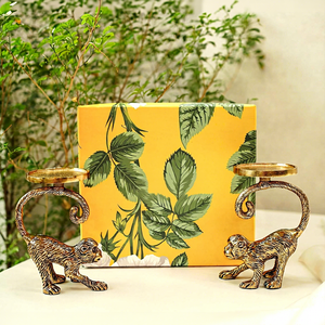 Juego de 2 Portavelas de Latón Antiguo Hechos a Mano con Forma de Mono, Decorativos para Sala de Estar o Mesa de Comedor - Product Image 3