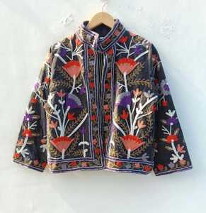 Veste boutonnée unisexe vintage en velours et coton respirant, broderie florale et animale Suzani faite à la main, style ethnique chic, cadeau idéal pour l'hiver - Product Image 1