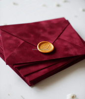 Enveloppes en velours bordeaux pouvant contenir 5X7 pouces de cartes d'invitation en papier Sceau de cire personnalisé Logo Papeterie de mariage