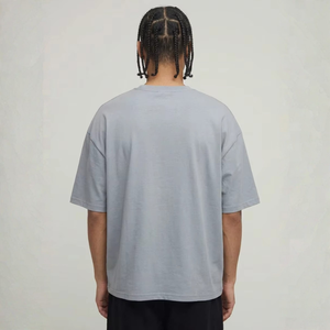 Camiseta Gráfica Personalizada con Pedrería Oversize para Hombre, Estilo Urbano, Algodón Pesado, Hombro Caído, Lavado Ácido Vintage, Color Gris - Product Image 3