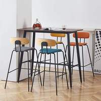 Tabouret de bar minimaliste moderne avec dossier rond flottant et pieds noirs fins pour café moderne et bar à domicile