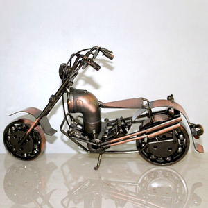Modèle de moto chopper en métal antique moderne fait à la main |   Sculpture de vélo en fer de récupération industrielle, décoration de table, cadeaux B2B - Product Image 3