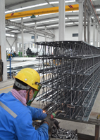 Idéal pour les bâtiments en structure métallique, plancher en treillis galvanisé robuste, plaque de construction facile à installer