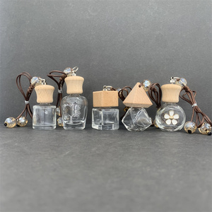 ขวดน้ำหอมในรถแบบแขวนขนาด10มล.,ขวดจี้สร้อยคอพร้อมลูกปัดคริสตัลรูปทรงกลีบดอกไม้โลหะ8มล. - Product Image 1