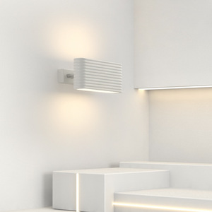 Lámpara de Pared LED de Estilo Nórdico Minimalista Moderno, Cuerpo de Hierro de Diseño Creativo para Dormitorio, Sala de Estar, Balcón, Escalera, Pasillo - Product Image 1