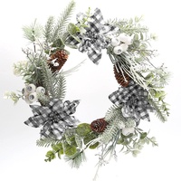 Weihnachtskränze 60cm Blumendesign PE-Material Umweltfreundlich für Innenbereich Trendiger Stil zum Aufhängen an der Tür OEM/ODM