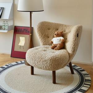 Fauteuil individuel en peau de mouton Wabi-Sabi, style design nordique, compact, pour salon, idéal pour les petits espaces - Product Image 1