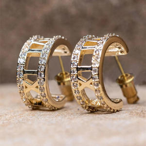 Boucles d'oreilles Huggie en or blanc E2762, diamants ronds brillants, sertissage géométrique, classiques, unisexes, bijoux de mode - Product Image 4