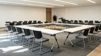 Chaise de conférence ergonomique moderne rembourrée en tissu, siège de réunion avec dossier solide et base en métal pour bureaux et salles de réunion scolaires