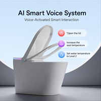 Toilette intelligente moderne sur pied avec réservoir intégré, lavage à l'eau chaude, séchage à l'air et télécommande
