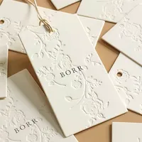 Étiquettes suspendues écologiques pour chaussettes et chaussures – Étiquettes de vêtements personnalisées en carton imperméable par Sustainable Brand