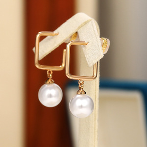 Orecchini a Perno Geometrici con Perle, Orecchini Pendenti Lunghi Minimalisti, Gioielli Eleganti da Donna - Product Image 1