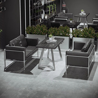 Ensembles de meubles de restaurant de luxe en métal industriel moderne, canapés de bar, banquettes de café, tables et chaises pour hôtel et salon